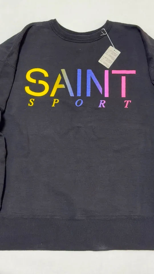 SAINT Mxxxxxx CRW NECK SWET/SAINT SPORT/BLK Colorful Gradient SAINT Round Neck Sweatshirt Black S-XL Original 420g David's Cloth Light Fleece Genuine Plate Main Mark Washing Mark and Other Accessories Complete and Correct Correct Level of Printing Technology Natural Gradient Transition Original Loose Fit Comfortable and Easy to Wear